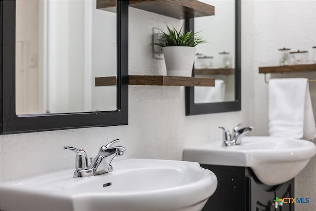 bathroom featuring a sink