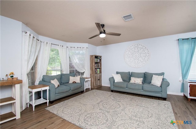 5516 Birmingham Cir, Killeen, TX 76542 - living area featuring wood finished floors and a ceiling fan
