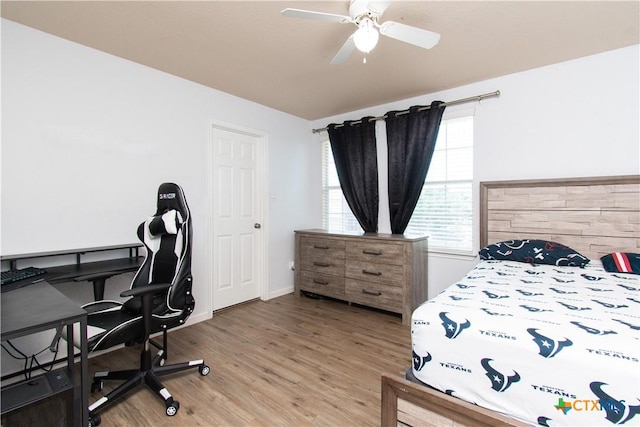 5516 Birmingham Cir, Killeen, TX 76542 - bedroom featuring light wood-style flooring, a ceiling fan, and a desk