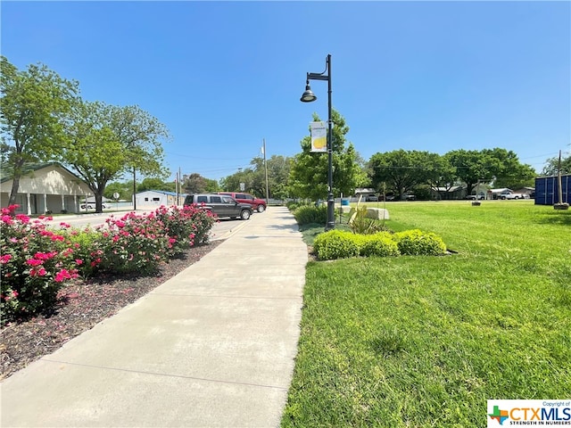 view of property's community featuring a yard