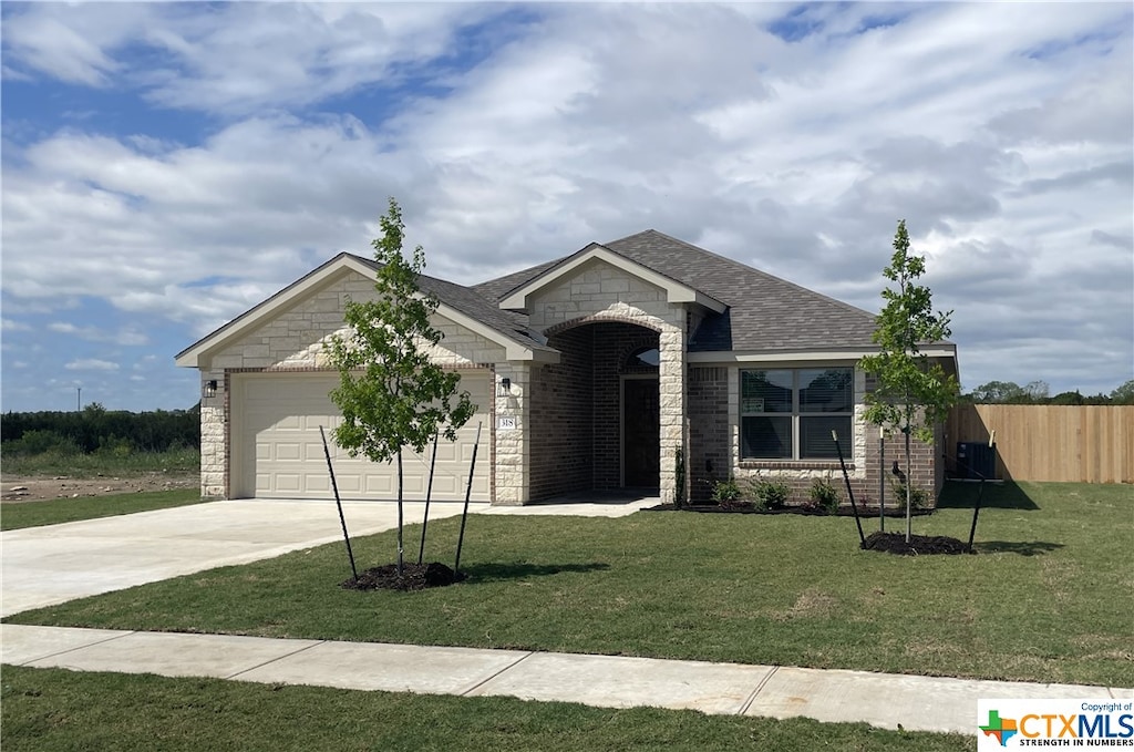 view of front of home featuring a garage and a front yard