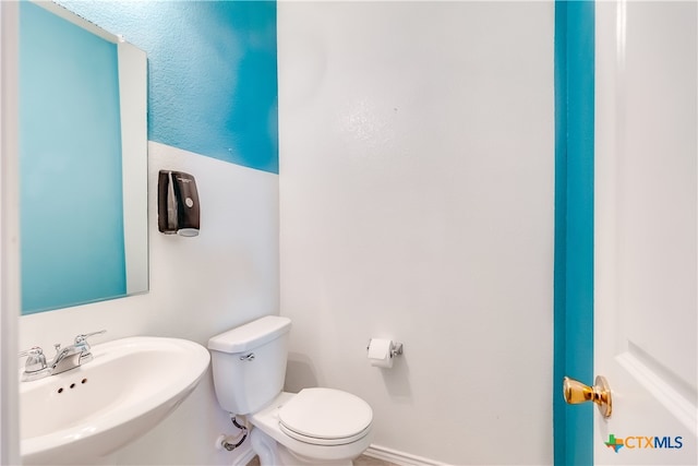 bathroom featuring toilet and sink