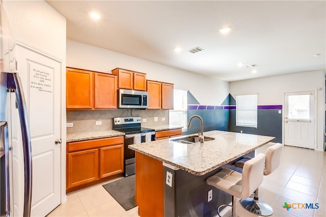 3802 Endicott Dr, Killeen, TX 76549 - kitchen with appliances with stainless steel finishes, a sink, plenty of natural light, light tile patterned floors, and recessed lighting