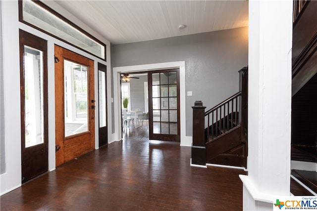 entrance foyer featuring dark wood-type flooring and ceiling fan