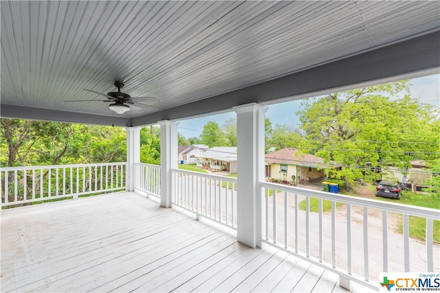 deck with ceiling fan