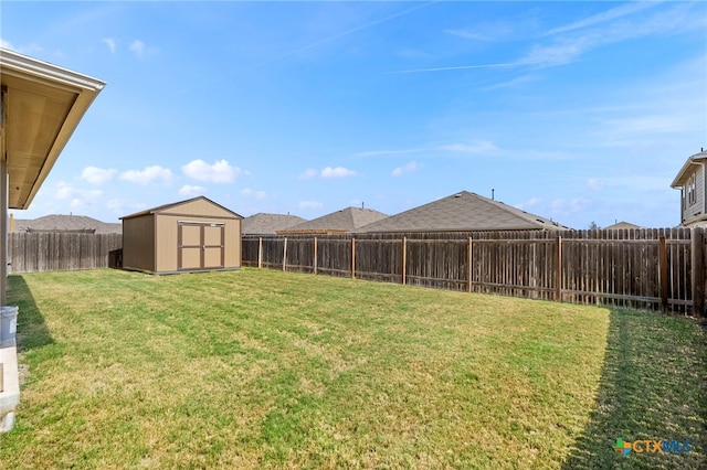 view of yard featuring a storage unit