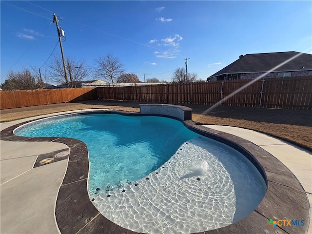 view of swimming pool