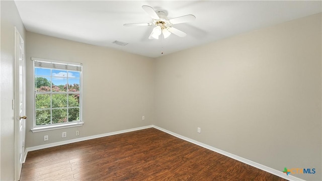 empty room featuring dark wood-style floors and a ceiling fan