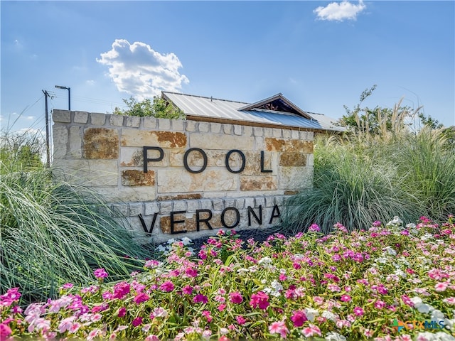 view of community / neighborhood sign