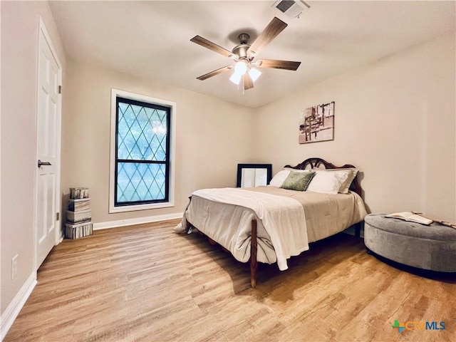 101 Biltmore Dr, Victoria, TX 77904 - bedroom with light wood-type flooring and a ceiling fan