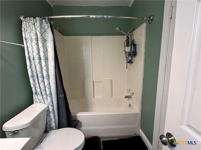 2110 Saunders St, Gatesville, TX 76528 - full bath featuring toilet and shower / bath combo