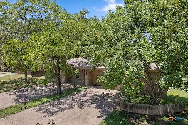 1413 Hopi Trl, Harker Heights, TX 76548 - view of front facade featuring driveway and brick siding