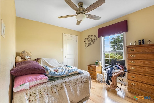 444 E Maxwell Ditch Rd, Port Lavaca, TX 77979 - bedroom featuring wood finished floors and a ceiling fan
