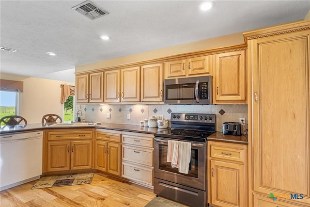 444 E Maxwell Ditch Rd, Port Lavaca, TX 77979 - kitchen with appliances with stainless steel finishes, recessed lighting, decorative backsplash, dark countertops, and a peninsula