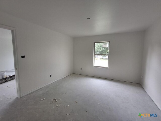 1617 E Miller St, Belton, TX 76513 - unfurnished room with concrete flooring