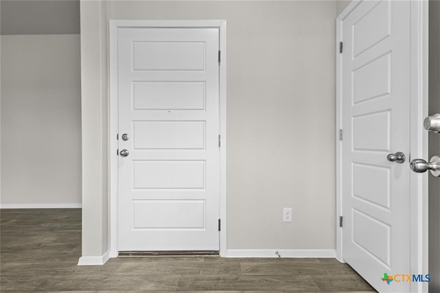 124 Linnet Ln, Maxwell, TX 78656 - foyer entrance with dark wood finished floors