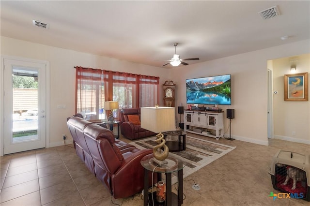 29121 Ismorada, San Antonio, TX 78260 - tiled living area with a ceiling fan and baseboards