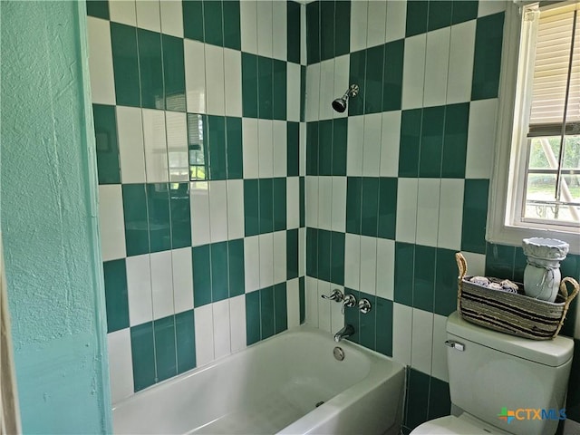 703 Atkinson Ave, Killeen, TX 76541 - bathroom with a textured wall and shower / washtub combination