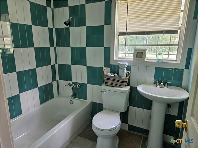 703 Atkinson Ave, Killeen, TX 76541 - full bathroom featuring toilet and  shower combination