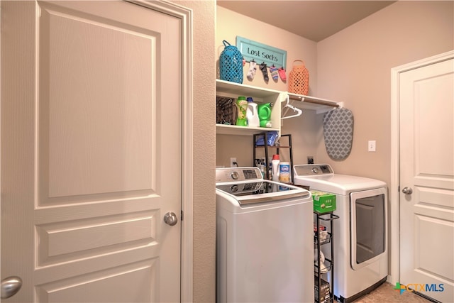 laundry room with washing machine and dryer