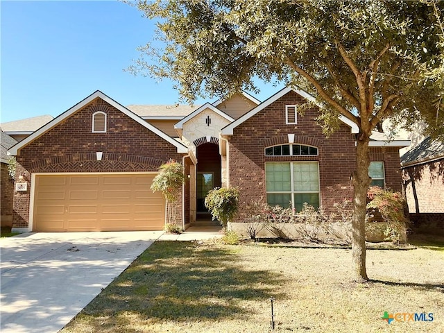 view of front of home featuring a garage and a front yard