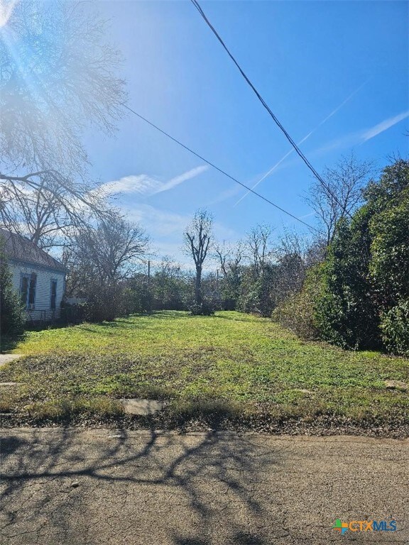 1126 N 11th St, Waco, TX 76707 - photo 3