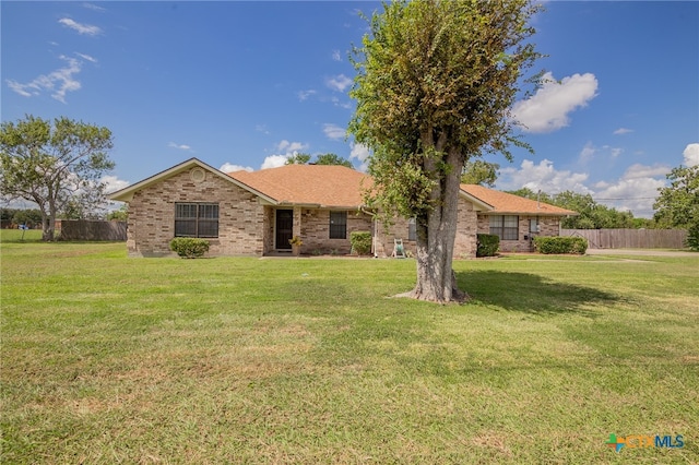 single story home featuring a front yard