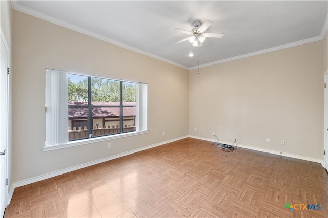 empty room with ceiling fan, light parquet floors, and ornamental molding