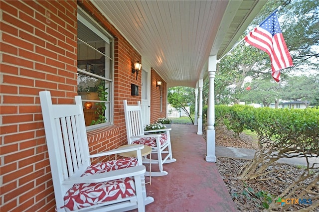 929 E Cedar St, Seguin, TX 78155 - view of porch