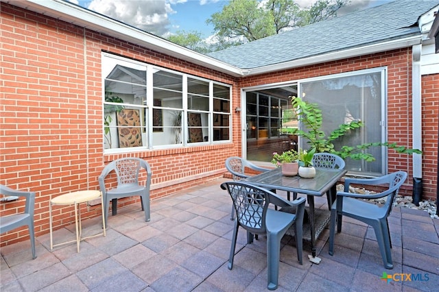 929 E Cedar St, Seguin, TX 78155 - view of patio / terrace featuring outdoor dining space