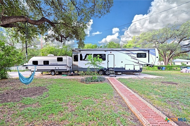 929 E Cedar St, Seguin, TX 78155 - rear view of property featuring a lawn