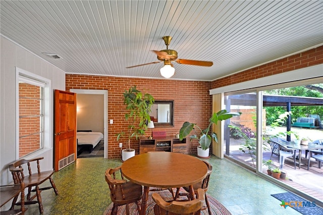 929 E Cedar St, Seguin, TX 78155 - sunroom / solarium with plenty of natural light