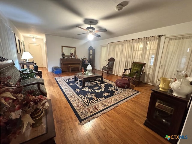 308 Avenue E Ave E, Victoria, TX 77901 - living area with wood finished floors and ceiling fan