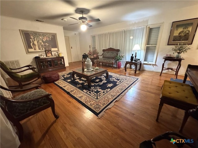 308 Avenue E Ave E, Victoria, TX 77901 - living area with wood finished floors and a ceiling fan