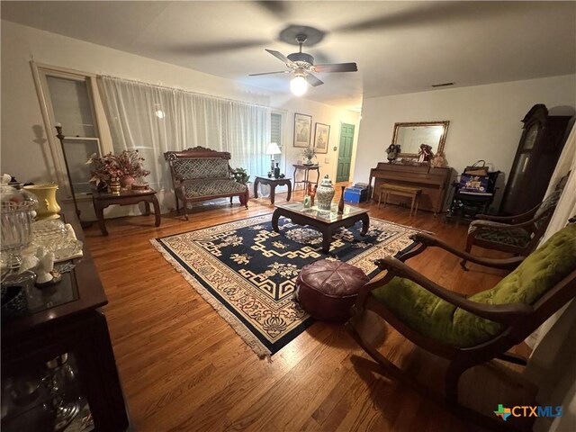 308 Avenue E Ave E, Victoria, TX 77901 - living area featuring wood finished floors and a ceiling fan