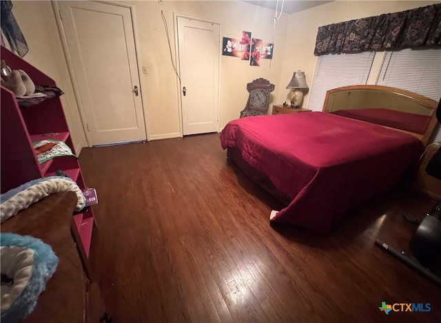 308 Avenue E Ave E, Victoria, TX 77901 - bedroom featuring wood finished floors and baseboards
