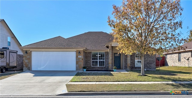 view of front of house featuring a front lawn and a garage