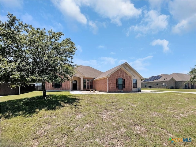 ranch-style house featuring a front yard