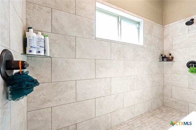 bathroom featuring tiled shower