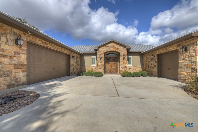 single story home featuring a garage