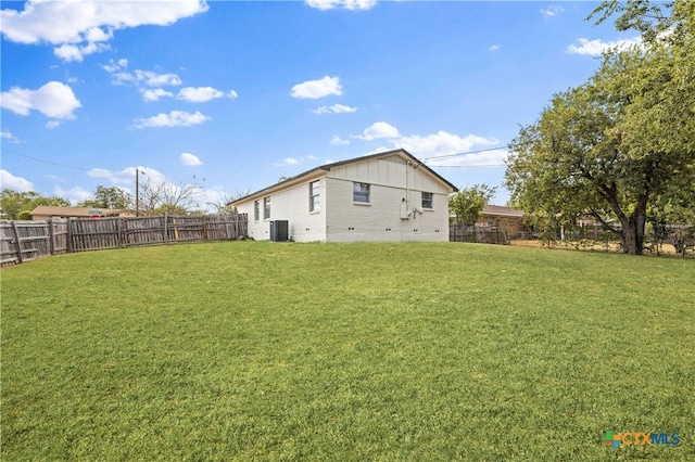 view of yard featuring cooling unit