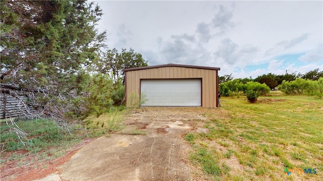 1802 Spring Valley Dr, Dripping Springs, TX 78620 - detached garage featuring concrete driveway