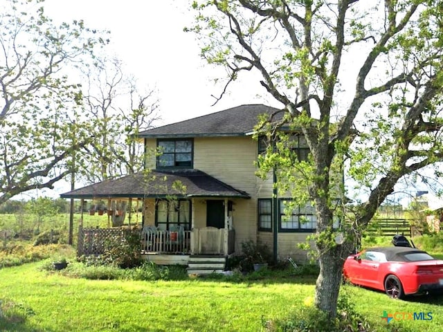 view of front of property with a front lawn and covered porch