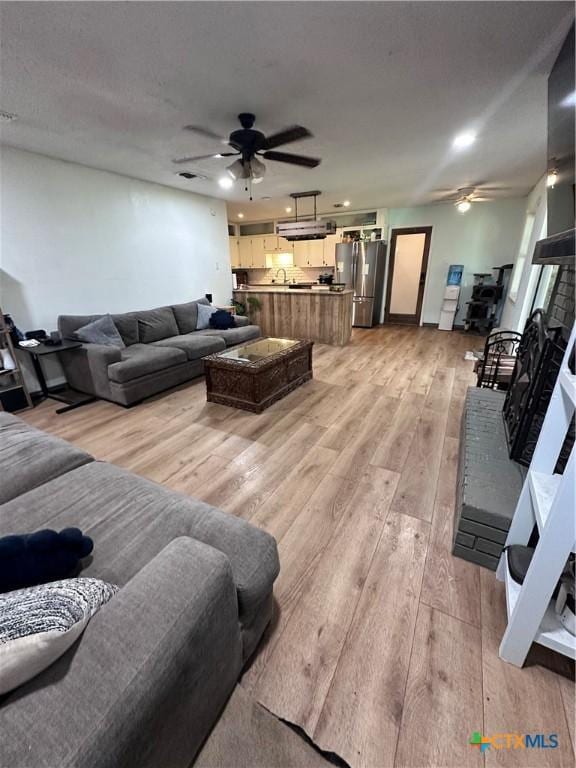 3043 Boys Ranch Rd, Kempner, TX 76539 - living area featuring a ceiling fan, light wood-style flooring, and recessed lighting