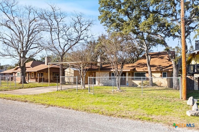 view of front facade with a front yard and fence