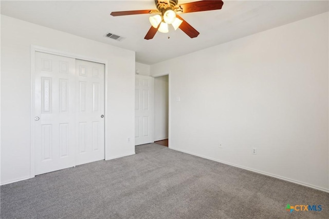 unfurnished bedroom with ceiling fan, carpet floors, and a closet