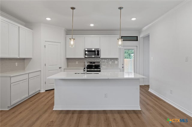 7310 Caladium Dr, Temple, TX 76502 - kitchen with appliances with stainless steel finishes, a sink, ornamental molding, light countertops, and tasteful backsplash