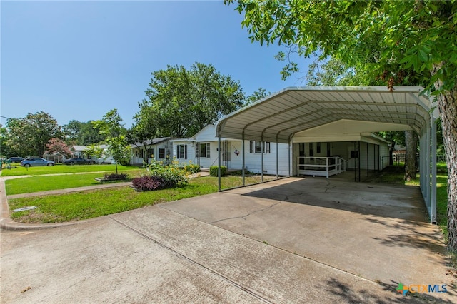 807 E 12th Ave, Belton, TX 76513 - view of parking with concrete driveway and a detached carport