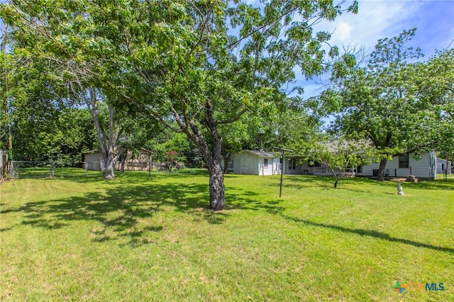 807 E 12th Ave, Belton, TX 76513 - view of yard