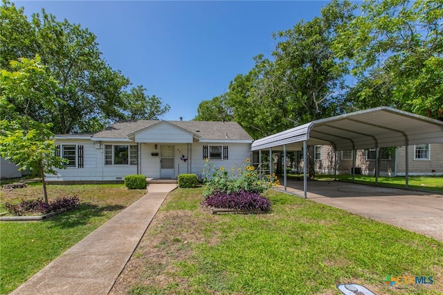 807 E 12th Ave, Belton, TX 76513 - view of front of house with a front lawn, a detached carport, and concrete driveway